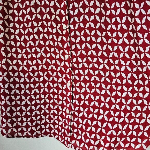 EUC LOFT RED WHITE GEOMETRIC FLORAL PRINT BUTTON DOWN CAP SLEEVES TOP SZ SMALL - Picture 5 of 12